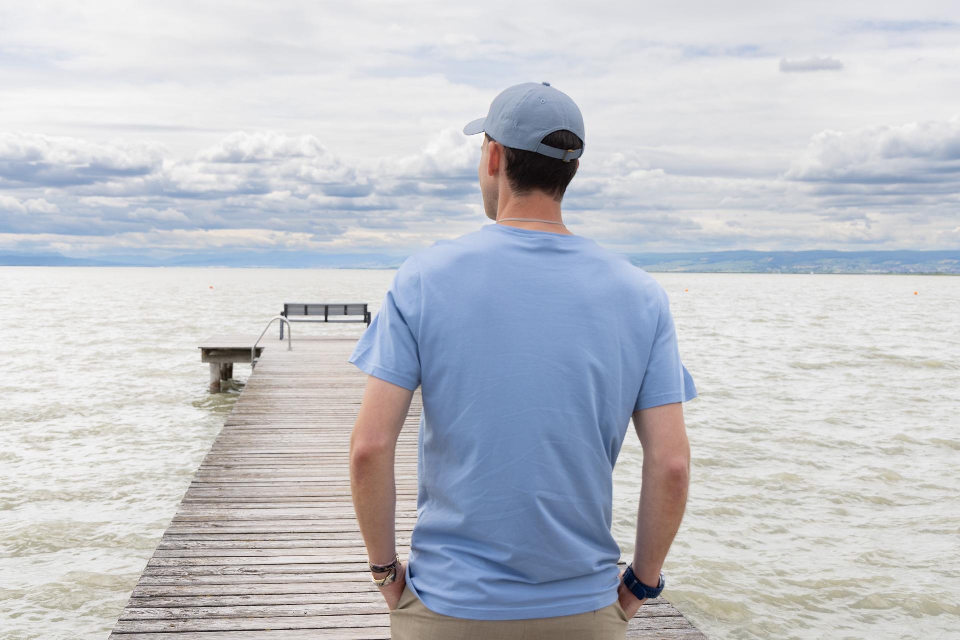 Rückenansicht Dominic Thiem am Neusiedler See