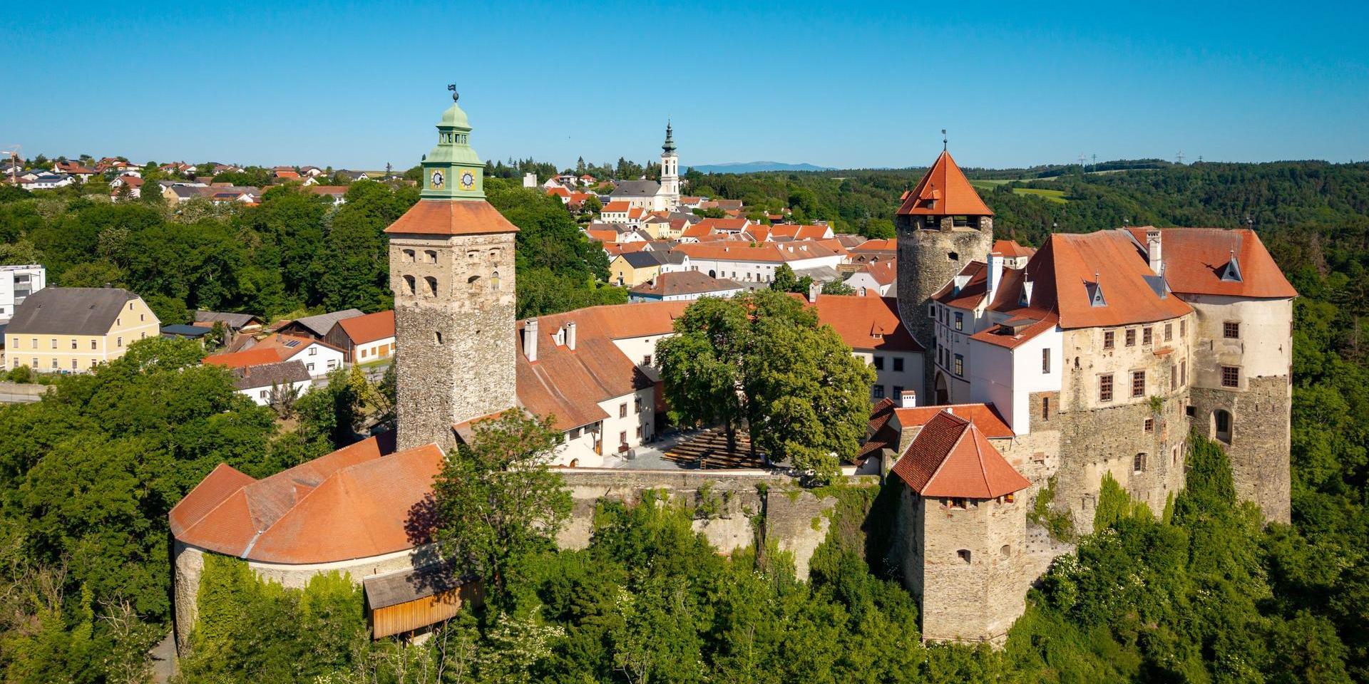 Coole, dicke Mauern: Die Friedensburg Schlaining