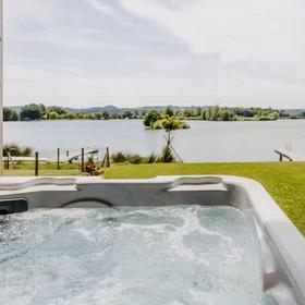 Whirlpool am Seechalet im Südburgenland