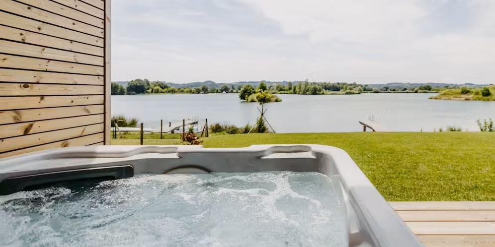 Whirlpool am Seechalet im Südburgenland
