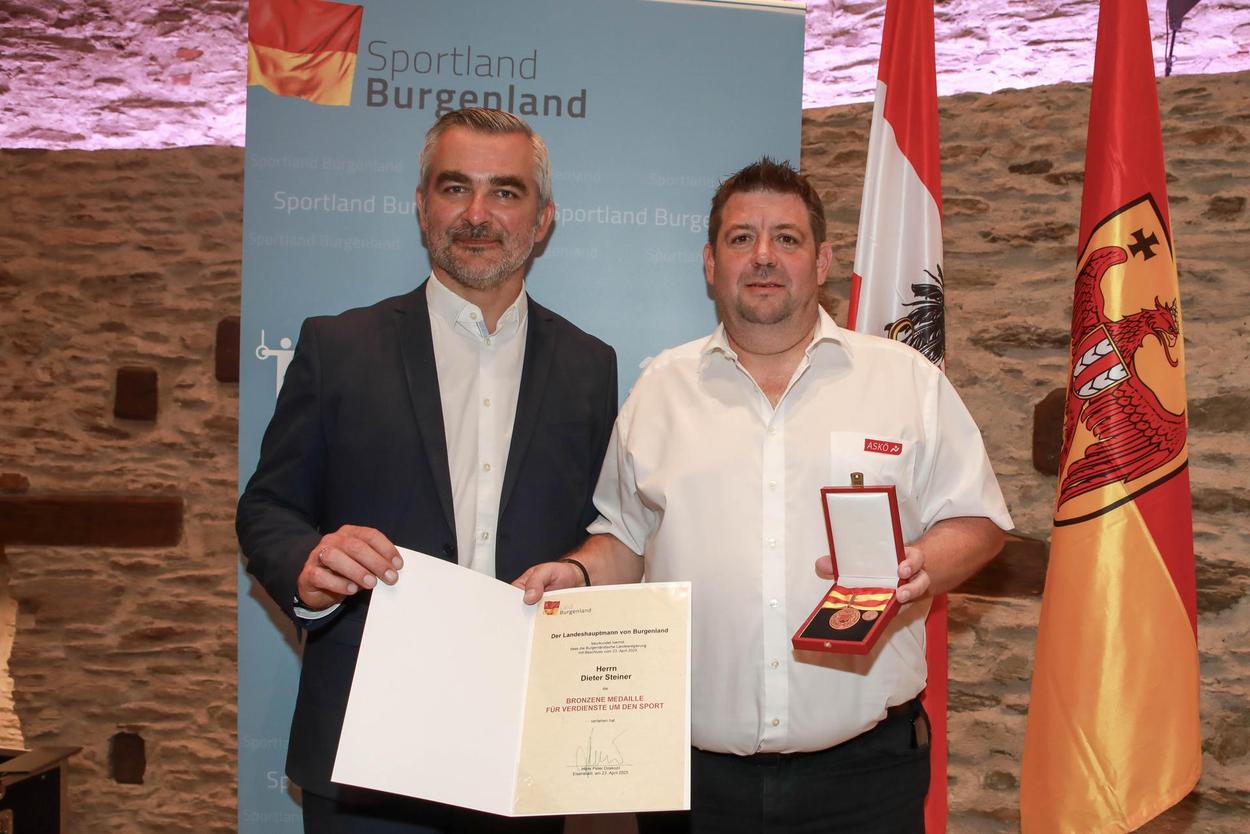 Landessportehrenzeichen in Bronze für Dieter Steiner, SK Pama (ASVÖ)