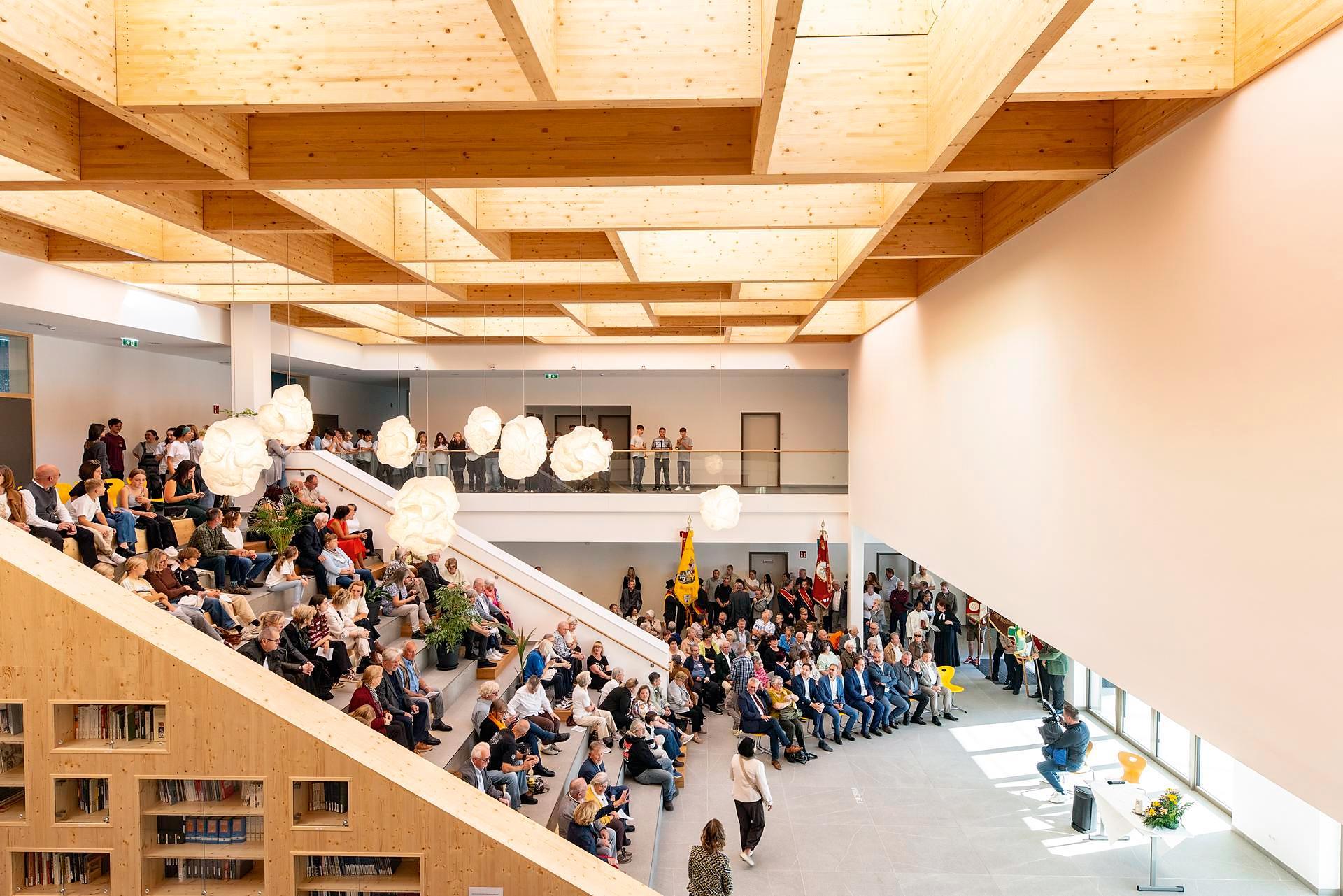 Ceramico Campus Eröffnung Publikum Innen
