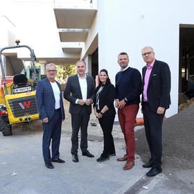 Baustellenbesuch beim ersten stationären Hospiz des Burgenlands Gruppenfoto