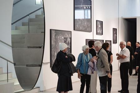 Landesgalerie Eroeffnung Eva Schlegel