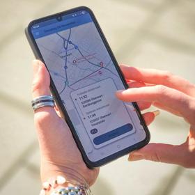 Ansicht von Handy mit geöffneter App