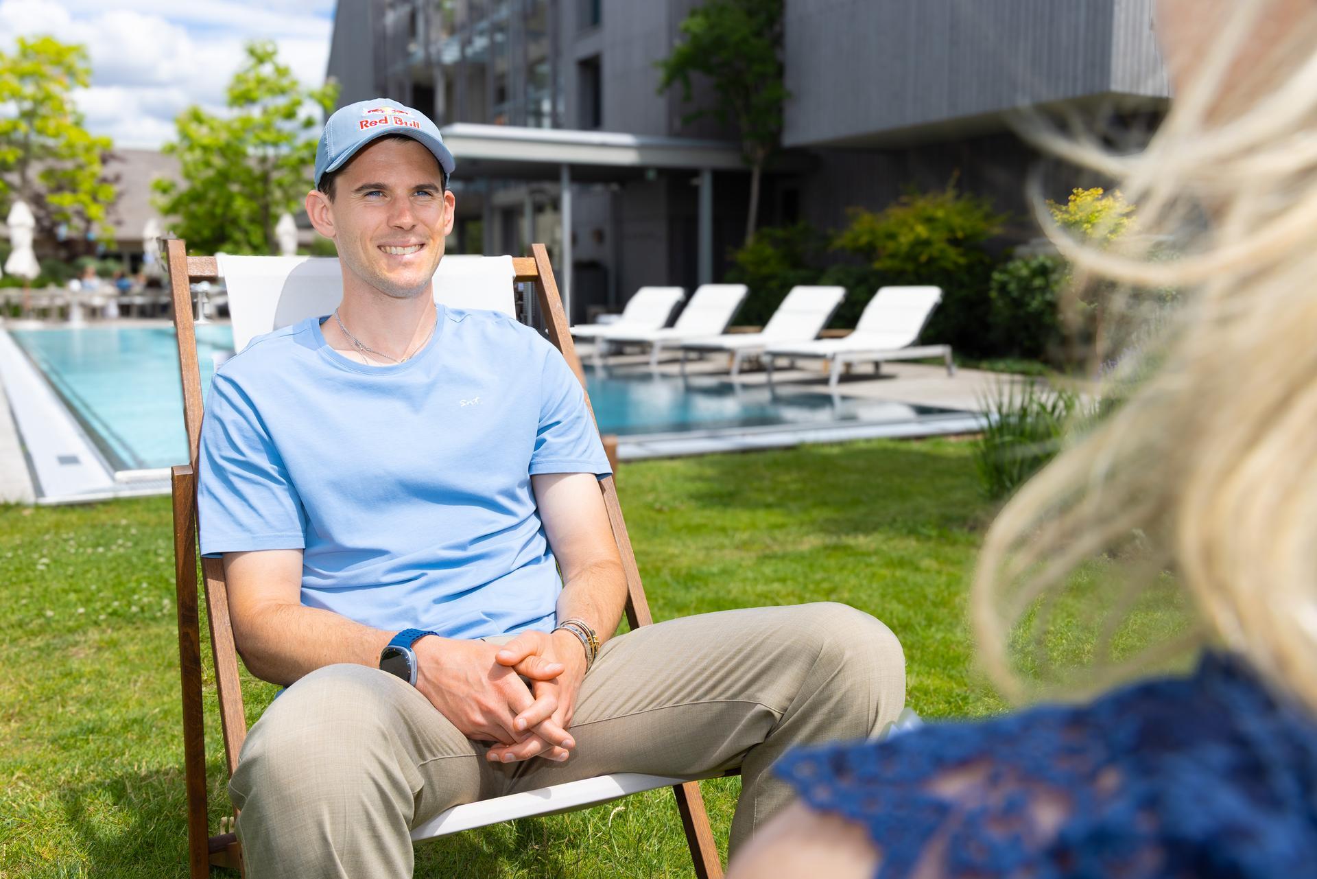 Interview mit Dominic Thiem im Hotel am Pool