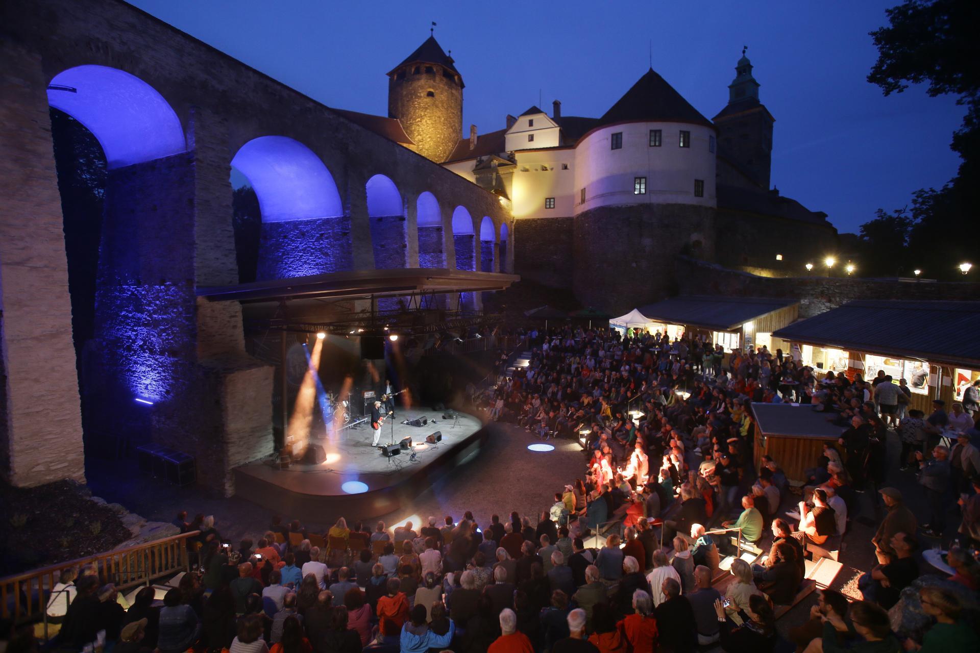 Die Burgarena in Schlaining bietet im Sommer Live-Musik vom Feinsten.