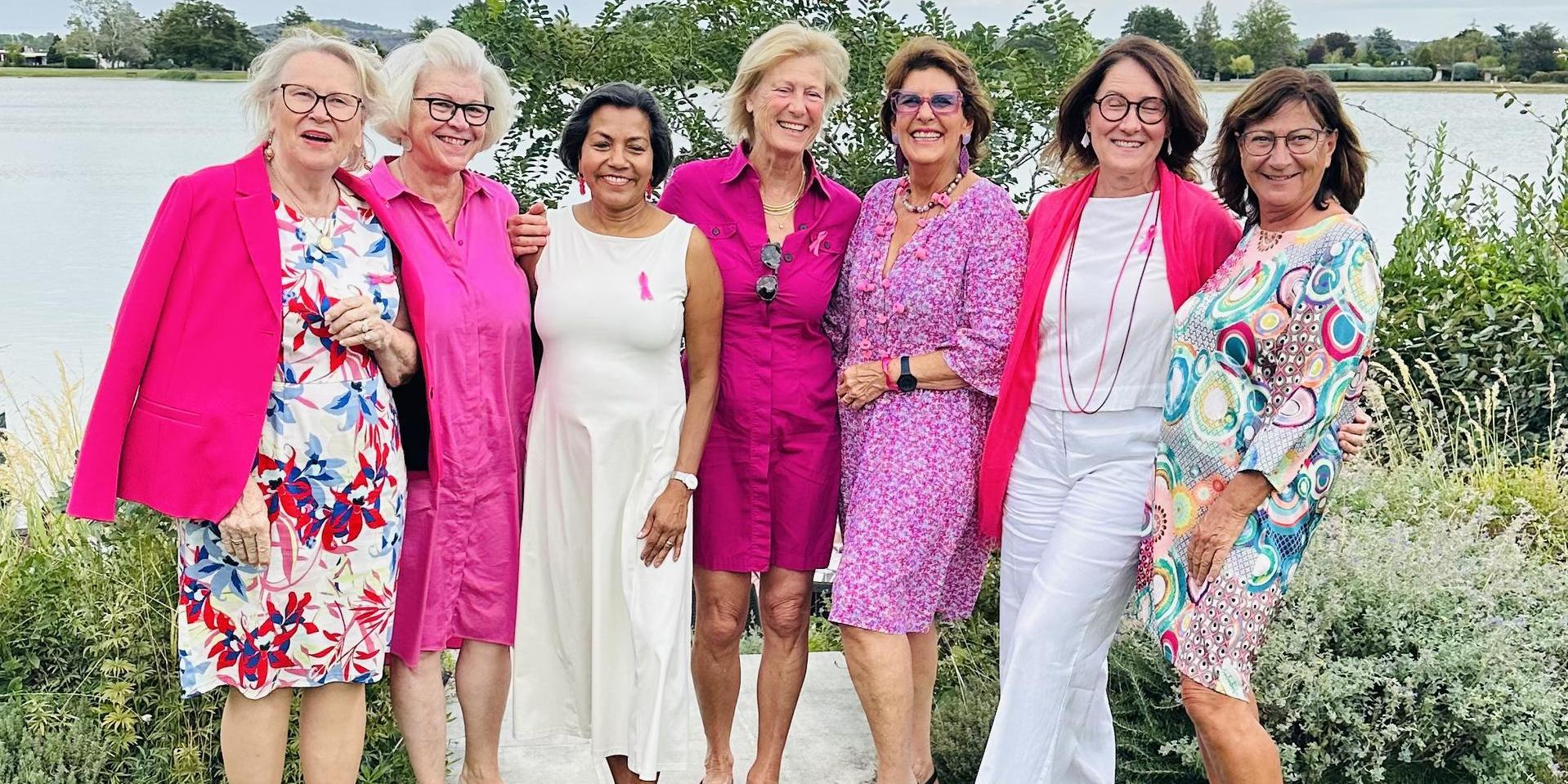 Besucherinnen bei der Veranstaltung Pink Ribbon in Trausdorf
