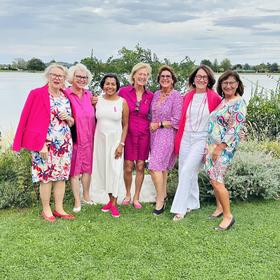 Besucherinnen bei der Veranstaltung Pink Ribbon in Trausdorf