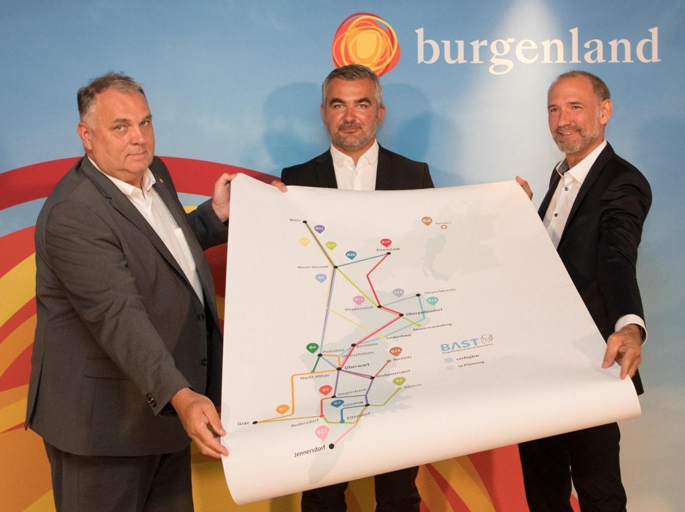 Landesrat Heinrich Dorner bei der Präsentation mit Gesamtverkehrskoordinator Peter Zinggl und dem Geschäftsführer der Verkehrsbetriebe Burgenland Wolfgang Werderits