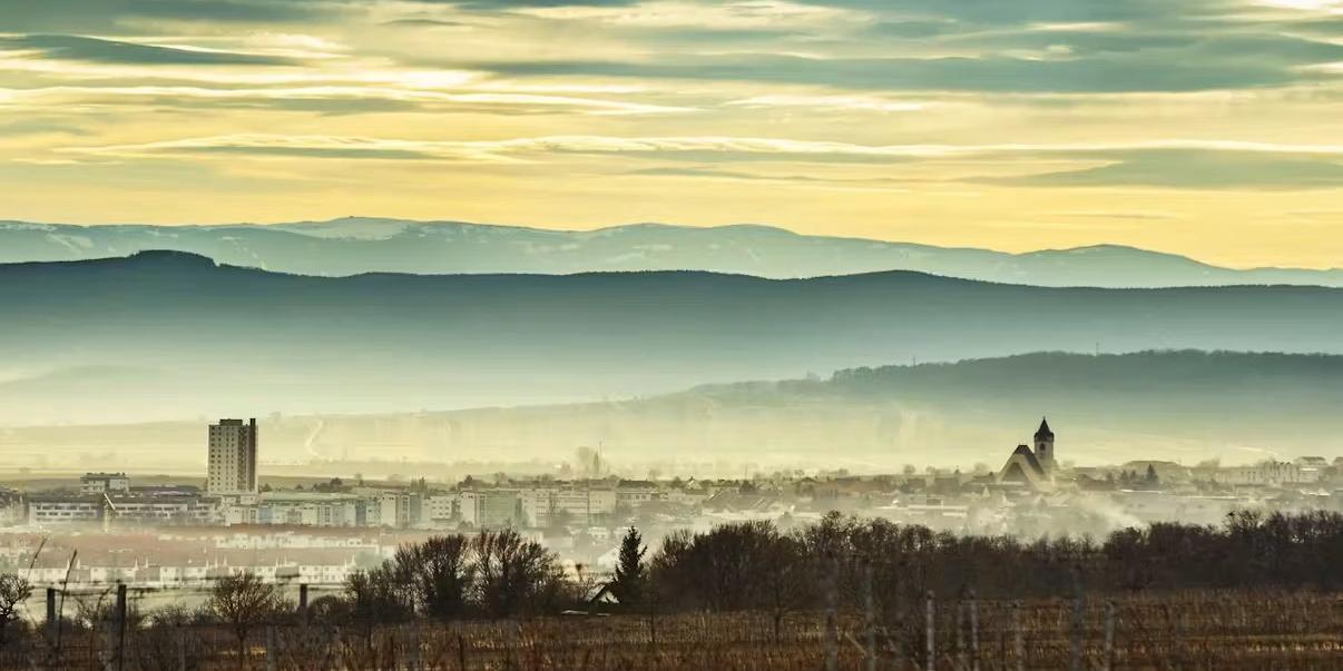 Landschaft und Berge im Burgenland